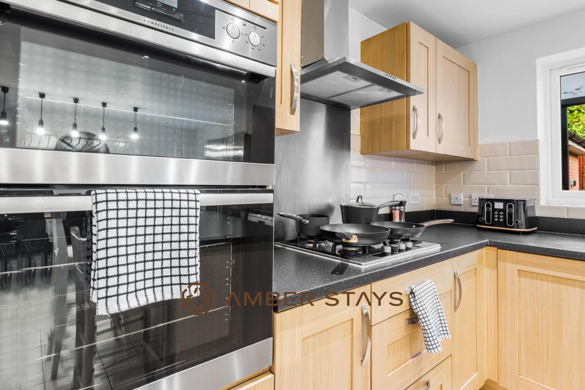 Spacious 5 Bed House In Reading By Amber Stays, Perfect For Business & Contractors, Sleeps 12! Εξωτερικό φωτογραφία